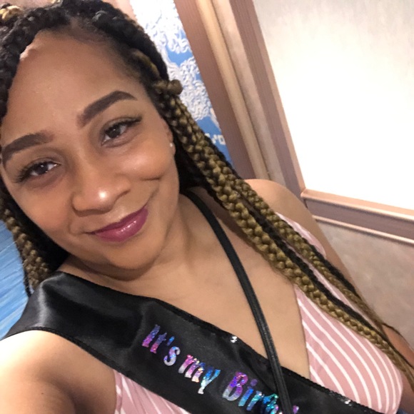 Profile Picture of Raven Mitchell (@ravenmitch89) on Poshmark