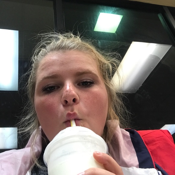 Profile Picture of Audrey Andrews (@aandrews124) on Poshmark