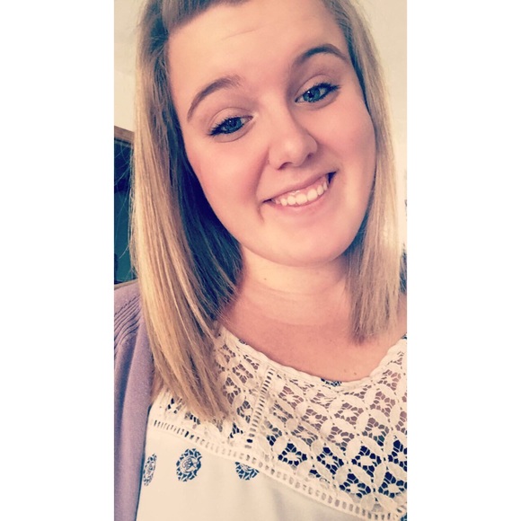 Profile Picture of Miranda Mehringer (@mehringer07) on Poshmark