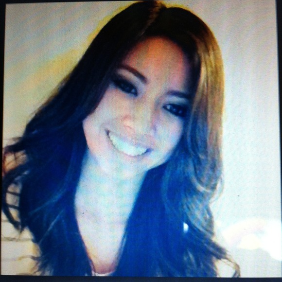 Profile Picture of Sam Wong (@bubblesam) on Poshmark