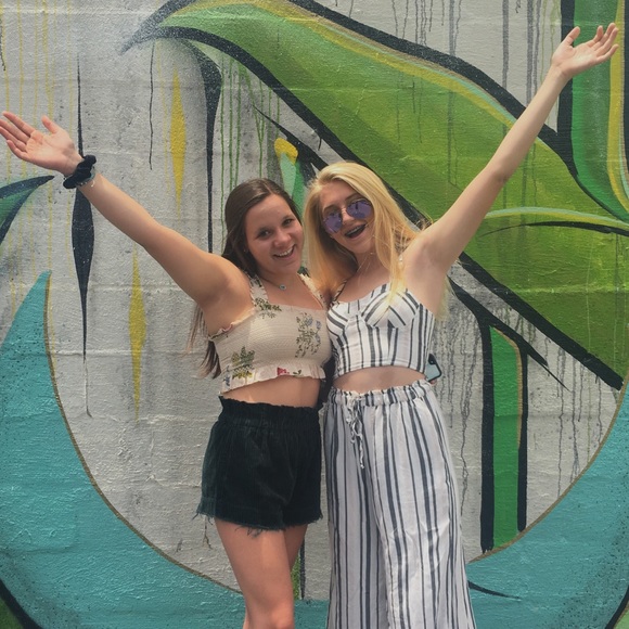 Profile Picture of Jennifer Schimmoller (@jschimmoller) on Poshmark