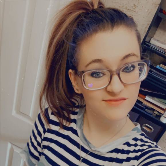 Profile Picture of Tarrah Barclay (@tarrahdawn12) on Poshmark