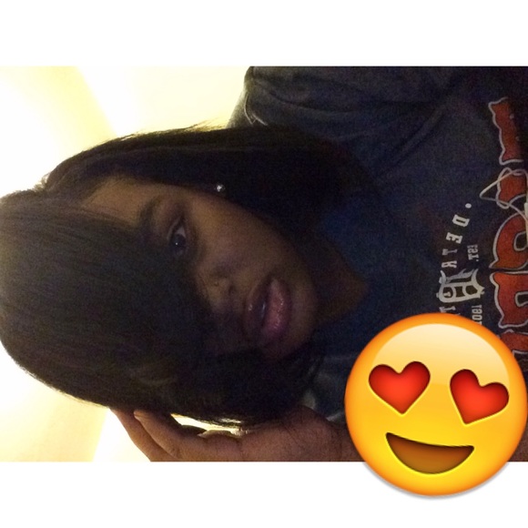 Profile Picture of Dymond Coakley (@dimeeeeeee) on Poshmark