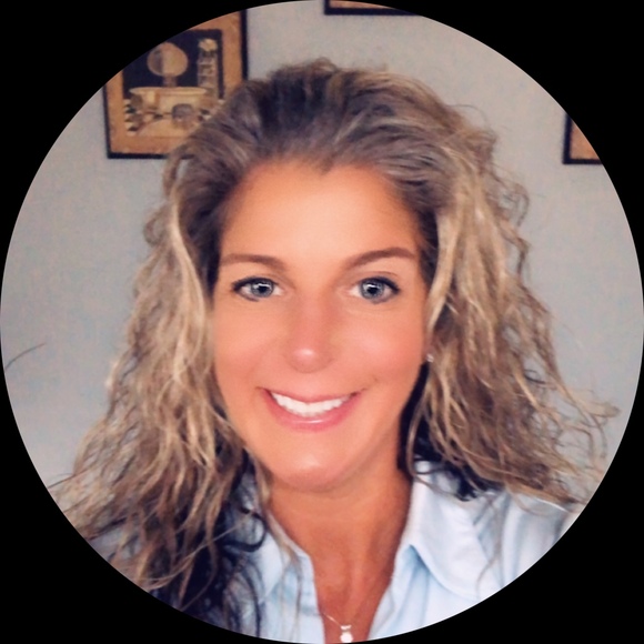 Profile Picture of Staci Mikulenka (@staci1225) on Poshmark