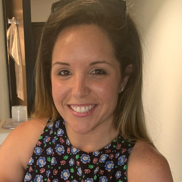 Profile Picture of Stefanie Volkerson (@smvolkerson) on Poshmark