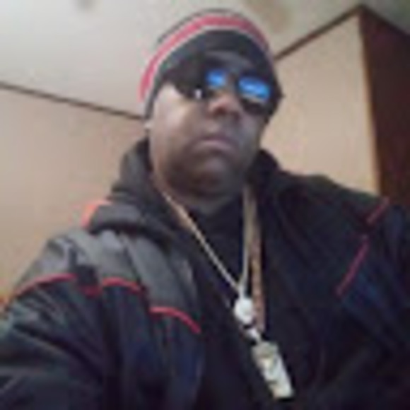 Profile Picture of Brandon Bowles (@brandonbowle967) on Poshmark