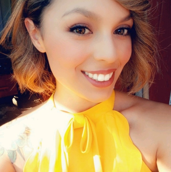 Profile Picture of Ab Earsing (@abearsing) on Poshmark