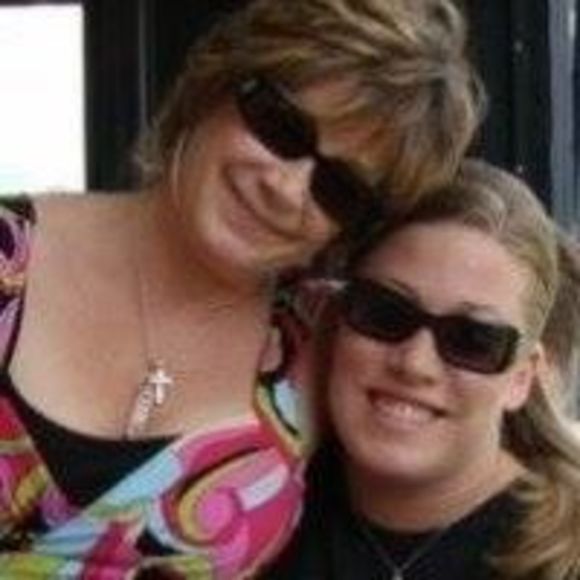 Profile Picture of Lisa Barrett (@lisabarrett1776) on Poshmark