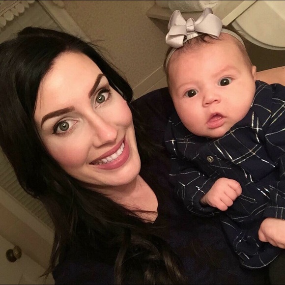 Profile Picture of Catherine Gonzalez (@catandava) on Poshmark