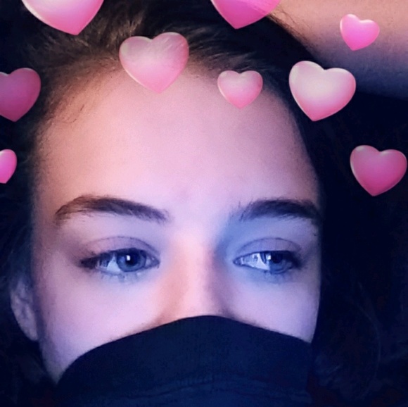 Profile Picture of Samm Humble (@turtledatgirl) on Poshmark