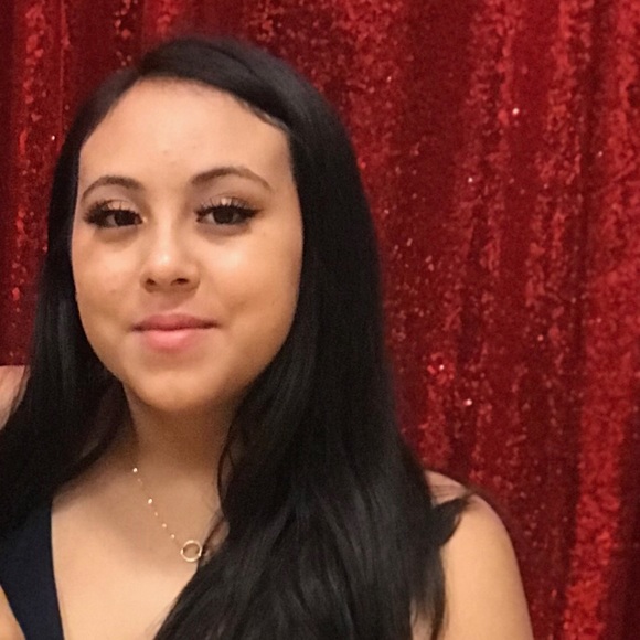 Profile Picture of Bianca Peralta (@biancaperalta3) on Poshmark