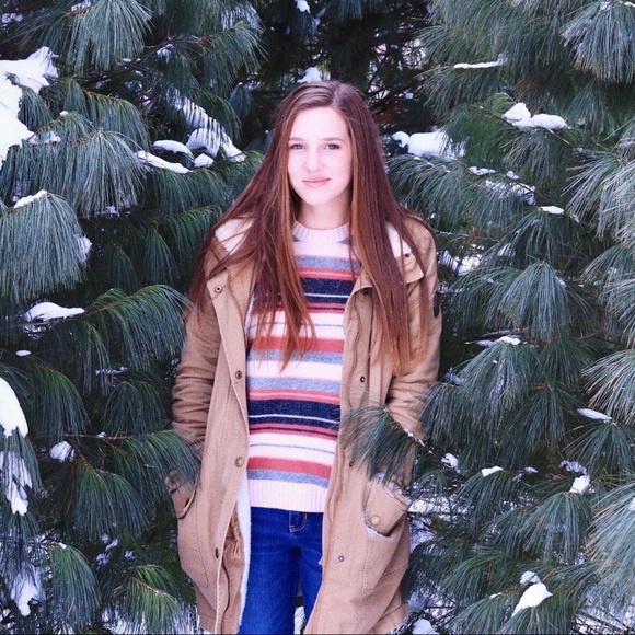 Profile Picture of Chloe Mullins (@chloemullins122) on Poshmark