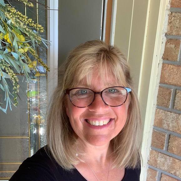 Profile Picture of Annette Devries (@annettedevri500) on Poshmark