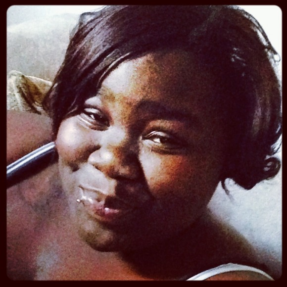 Profile Picture of Crystal Tart (@crystaldenyse) on Poshmark