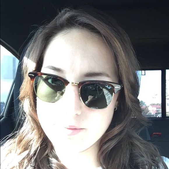 Profile Picture of Alyssa Girten (@killianal) on Poshmark