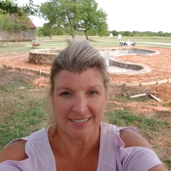 Susan Taraba - Poshmark Profile Picture of Susan Taraba (@staraba) on Poshmark