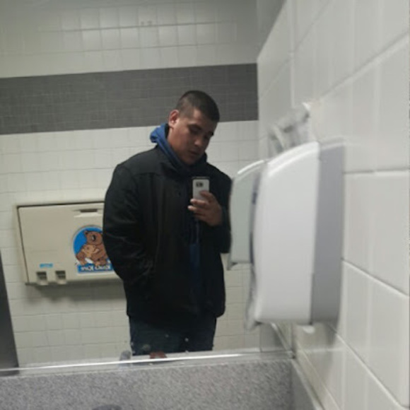 Antonio Lemus - Poshmark Profile Picture of Antonio Lemus (@antonio152017) on Poshmark