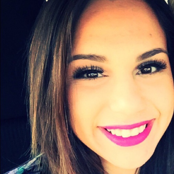 Profile Picture of Selena Pavlides (@spavlides17) on Poshmark