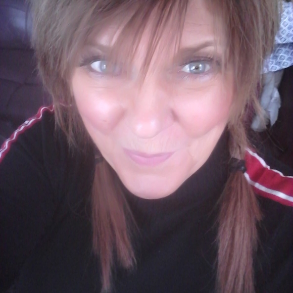 Profile Picture of Joanne Contaldi (@joannecontaldi) on Poshmark