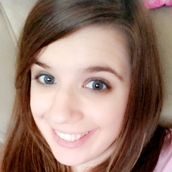 Profile Picture of Jerica Rosenau (@jerlynnr) on Poshmark