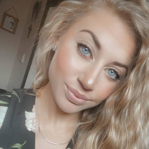 Profile Picture of Kayleigh Hogeland (@kjhogeland) on Poshmark