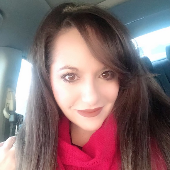 Profile Picture of Danielle Moralez (@dcmoral) on Poshmark