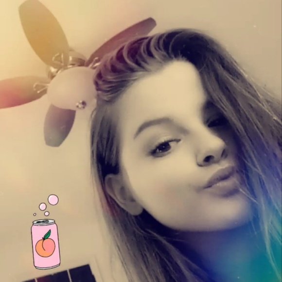 Profile Picture of Brooke Black (@_brooke_black) on Poshmark