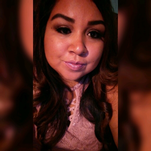 Profile Picture of Tiffany Samarron (@tiffanylee90) on Poshmark