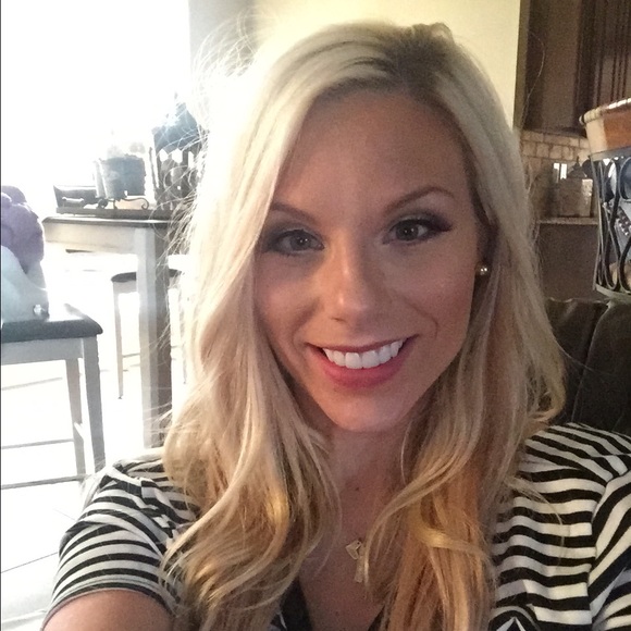 Profile Picture of Ashley Marek (@marekashley) on Poshmark