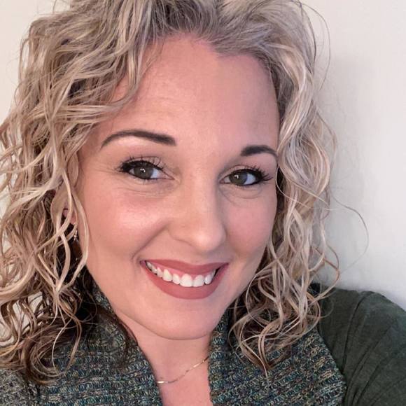 Profile Picture of Tina Fowler (@tinafowler1002) on Poshmark