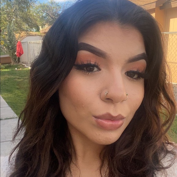 Profile Picture of Araceli Contreras (@ayeceli_) on Poshmark