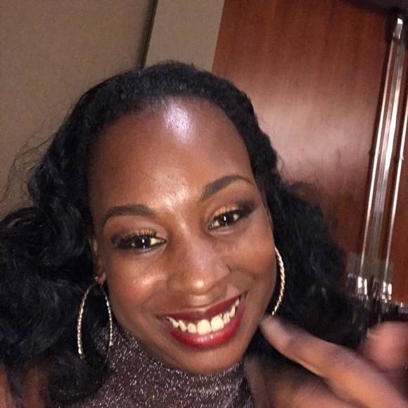 Profile Picture of Shamaine Charelle (@shamainec) on Poshmark