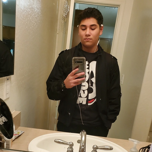 Profile Picture of Alex Gallegos (@lexgallegos03) on Poshmark