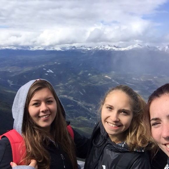 Profile Picture of Leah Carriere (@leah_carriere) on Poshmark