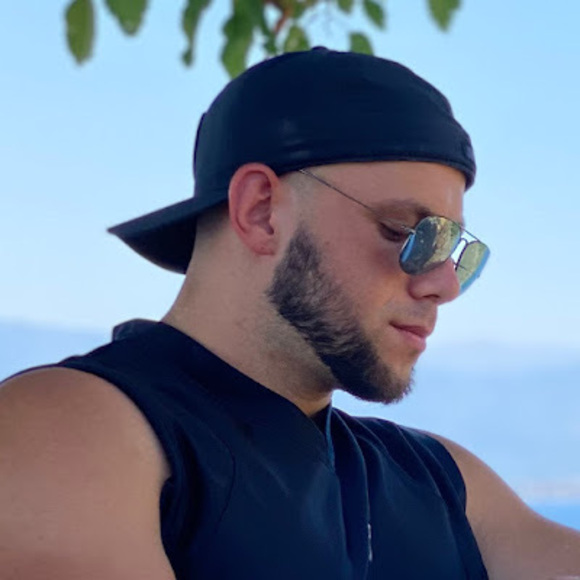 Profile Picture of Artem Grunyka (@artemgrunyka) on Poshmark