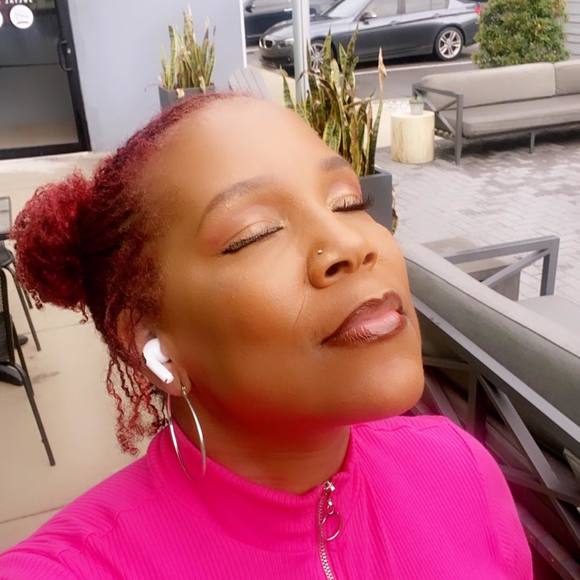 Profile Picture of Monique Bennett (@rmbarrett000) on Poshmark