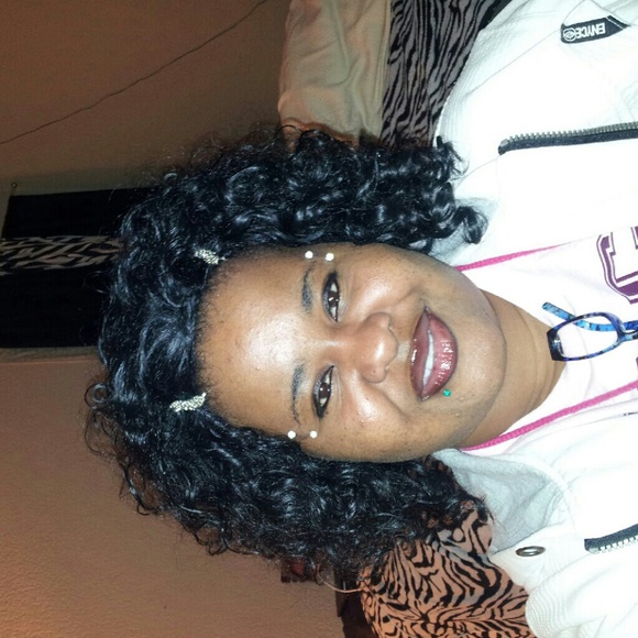 Profile Picture of Felicia Luckette (@feliciafine41) on Poshmark