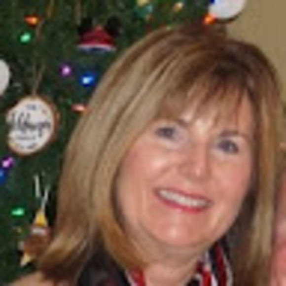 Profile Picture of Gretchen Feldmeyer (@fletch6500) on Poshmark