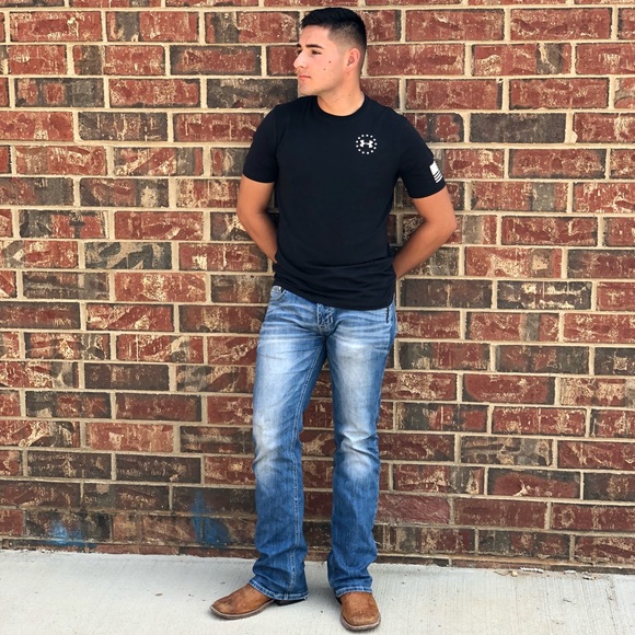 Profile Picture of Brian Arroyo (@bluethunder795) on Poshmark