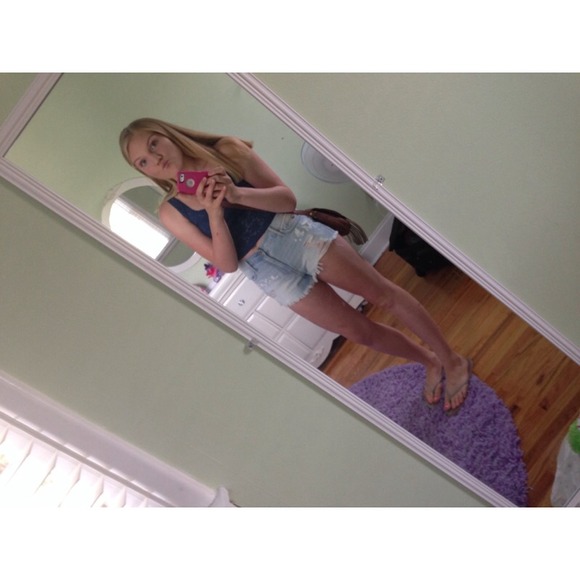 Profile Picture of Carly Taylor (@carlytaylor57) on Poshmark