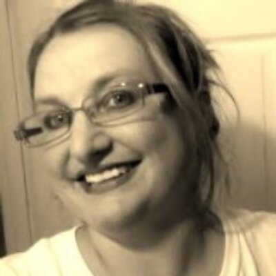 Profile Picture of Raina Jones (@lilenvelopes) on Twitter