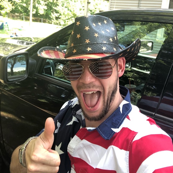 Profile Picture of Aaron Arthurs (@aaronarthurs) on Poshmark