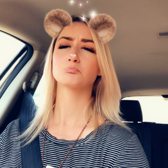 Profile Picture of Krystal Ulibarri (@krystal_the_gem) on Poshmark