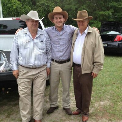 Profile Picture of Parker Andrews (@89Andrews) on Twitter