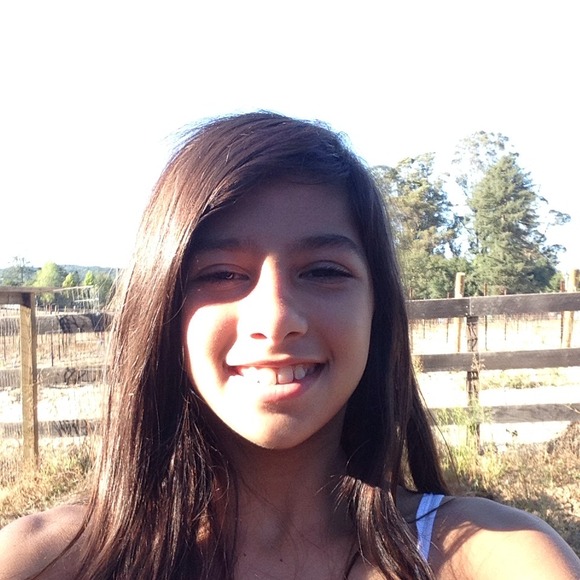 Profile Picture of Audrey Serrano (@audgethemango) on Poshmark