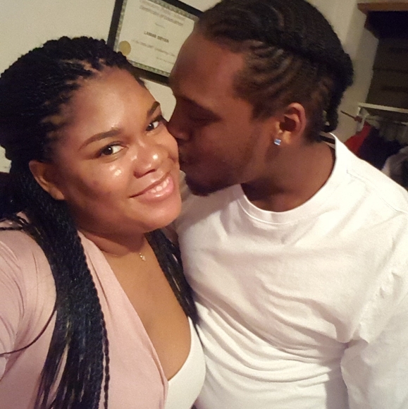 Profile Picture of Sharnelle Powell (@sharnellepowell) on Poshmark