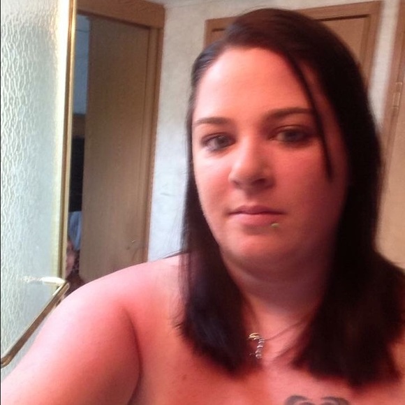 Profile Picture of Jammie Topham (@jammietopham) on Poshmark