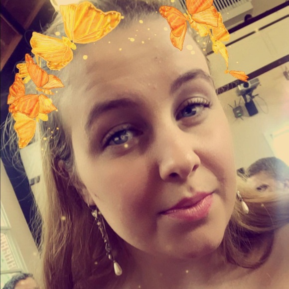 Profile Picture of Brianna Starks (@brizzerz) on Poshmark