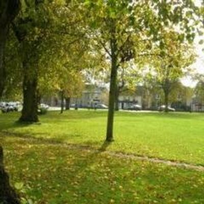 Profile Picture of Liz Marley (@greensideknits) on Twitter