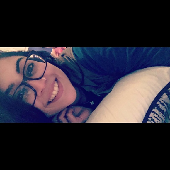 Katie Efthimiades - Poshmark Profile Picture of Katie Efthimiades (@kayyyteee) on Poshmark